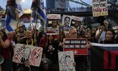 Demonstrators demand the release of hostages in Tel Aviv on 29 April. (© picture alliance/ASSOCIATED PRESS/Ohad Zwigenberg)